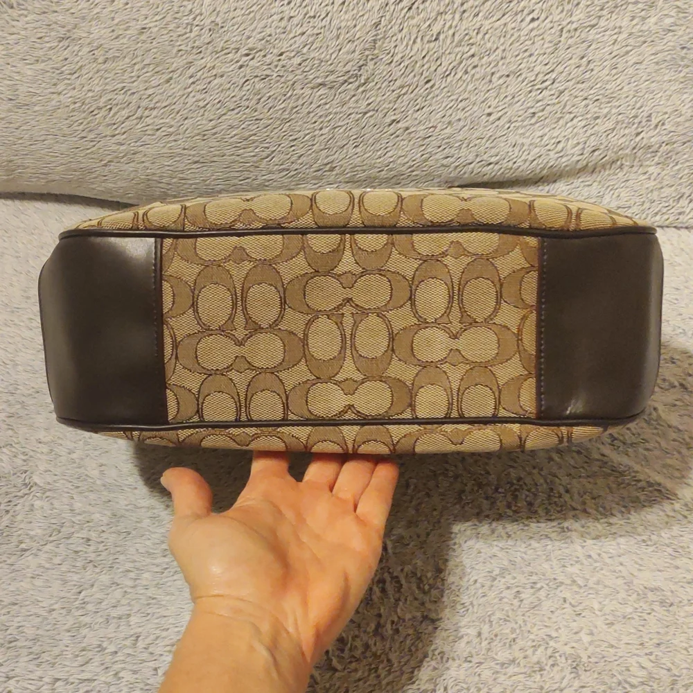 COACH Outline Signature Hobo EUC!! [FINAL PRICE] - Picture 5 of 13